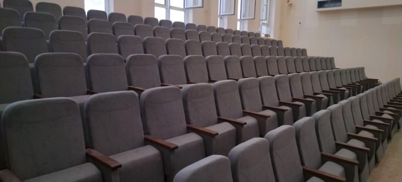 На выходных завершили еще один монтаж кресел  в новой школе На выходных завершили еще один монтаж кресел  в новой школе